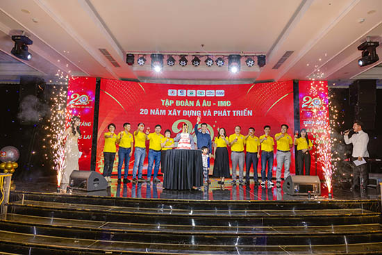 BGĐ cùng các cấp quản lý nâng ly khai tiệc BGĐ cùng các cấp quản lý nâng ly khai tiệc